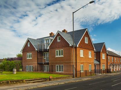 2 Bed Maisonette, Glade View, SL7