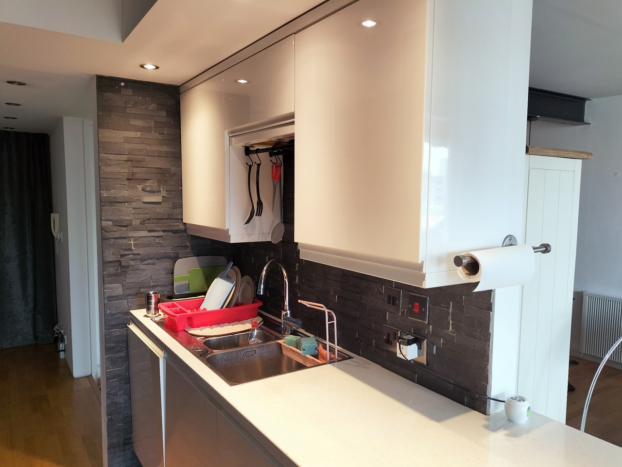 2 Bed Flat, The Box Works, M15 photo 4