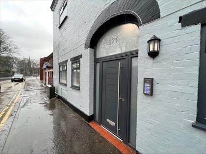 Studio Flat, Oldham Road, OL16