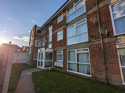 2 Bed Flat, Selkirk Court, N17