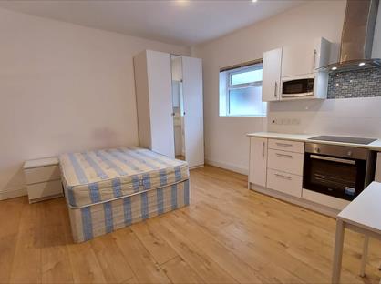 Studio Flat, Eversholt Street, NW1