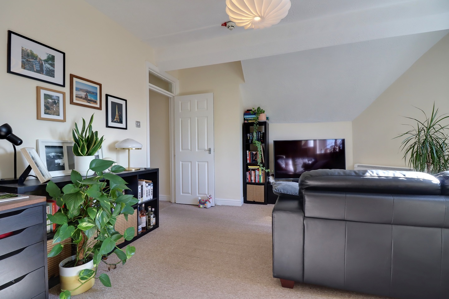 2 Bed Flat, Dickenson Road, M13