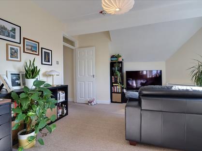 2 Bed Flat, Dickenson Road, M13