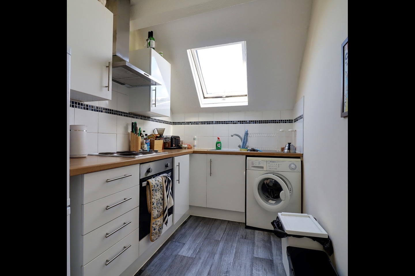 2 Bed Flat, Dickenson Road, M13 photo 4