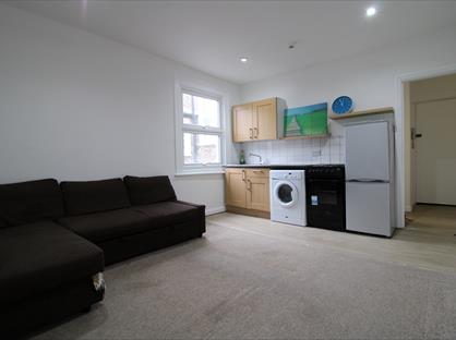 1 Bed Flat, Bensham Manor Road, CR7
