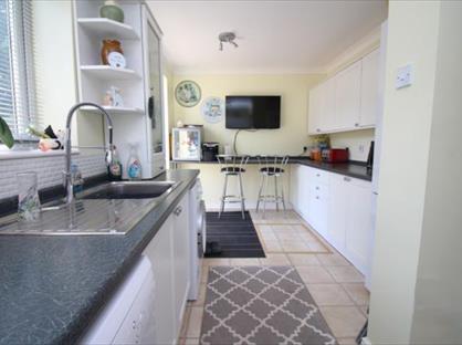 4 Bed Terraced House, Ascot Gardens, EN3