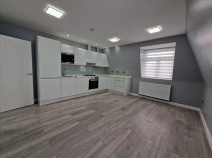 2 Bed Flat, The Riding, NW11