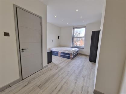 Studio Flat, Holloway Road, N7