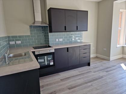 2 Bed Flat, Undercliff Road West, IP11