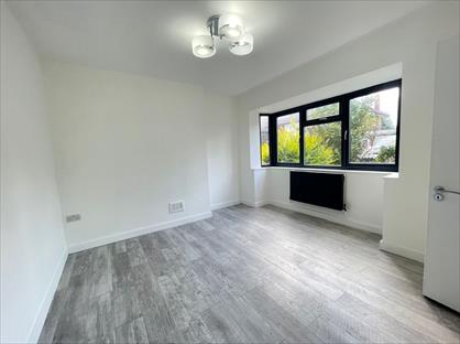 6 Bed Semi-Detached House, Wroxall Road, RM9