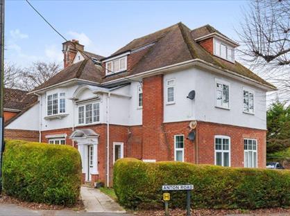 1 Bed Flat, Winchester Road, SP10