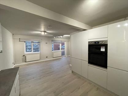 3 Bed Maisonette, St Mary's Square, GL1
