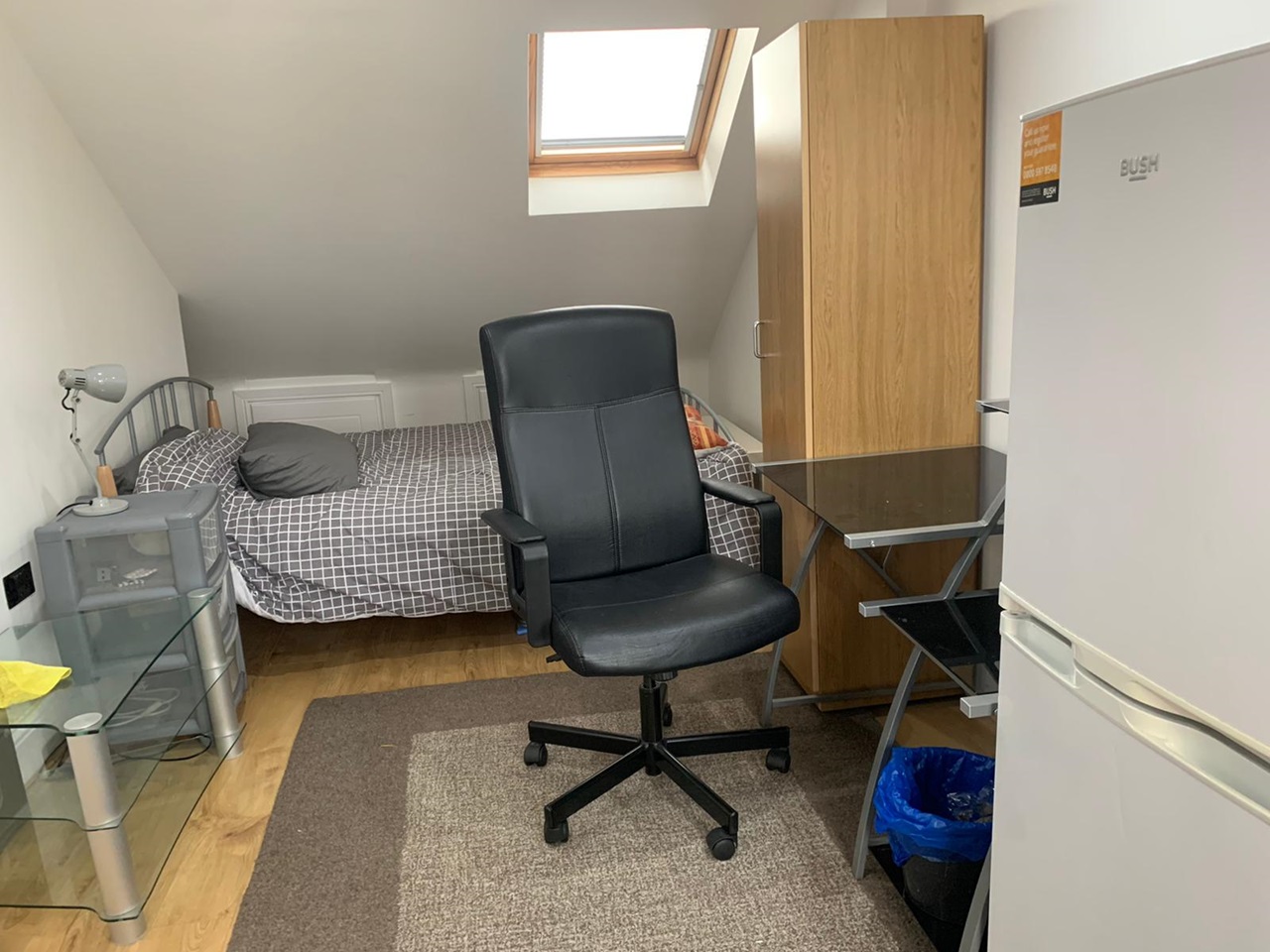 London Room in a Shared House, Byron Avenue, E12 To Rent Now for £