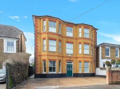 Studio Flat, Suffolk House, KT13