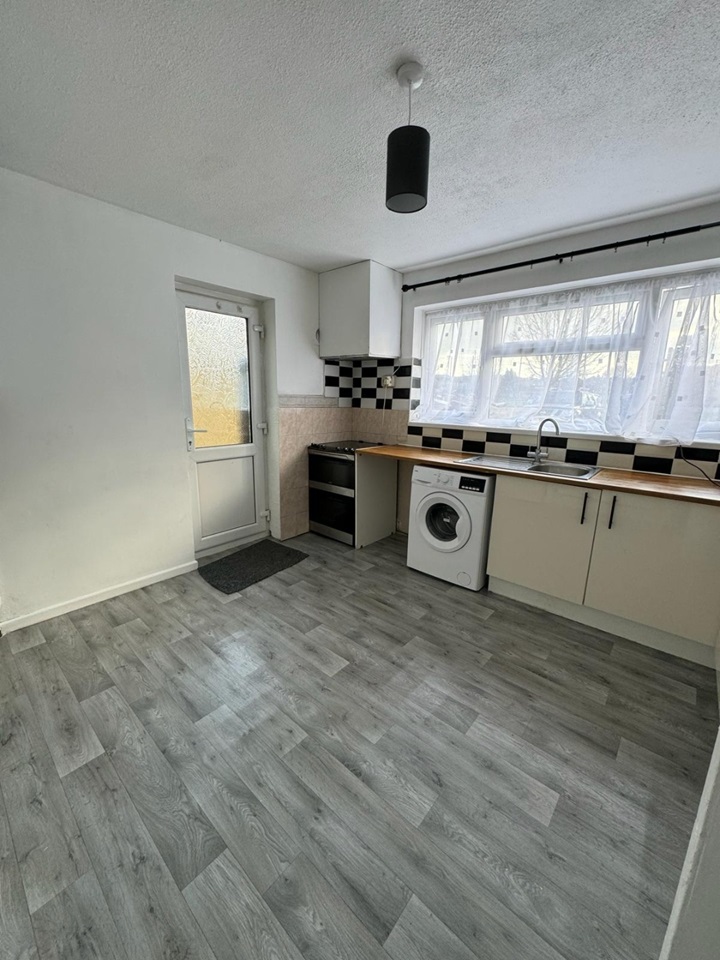 Luton 3 Bed SemiDetached House, Leagrave High Street, LU4 To Rent