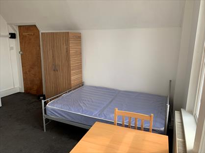 Studio Flat, High Street, BR3