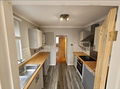 1 Bed Flat, Crown Street, TW20