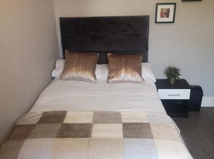 Room in a Shared House, Shaw Heath, SK2