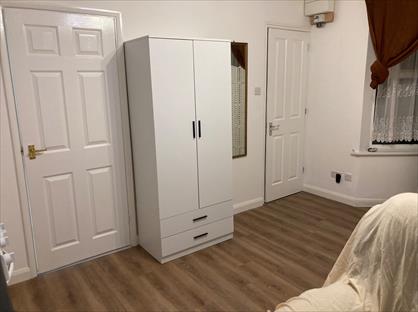 Studio Flat, Goldbeaters, HA8