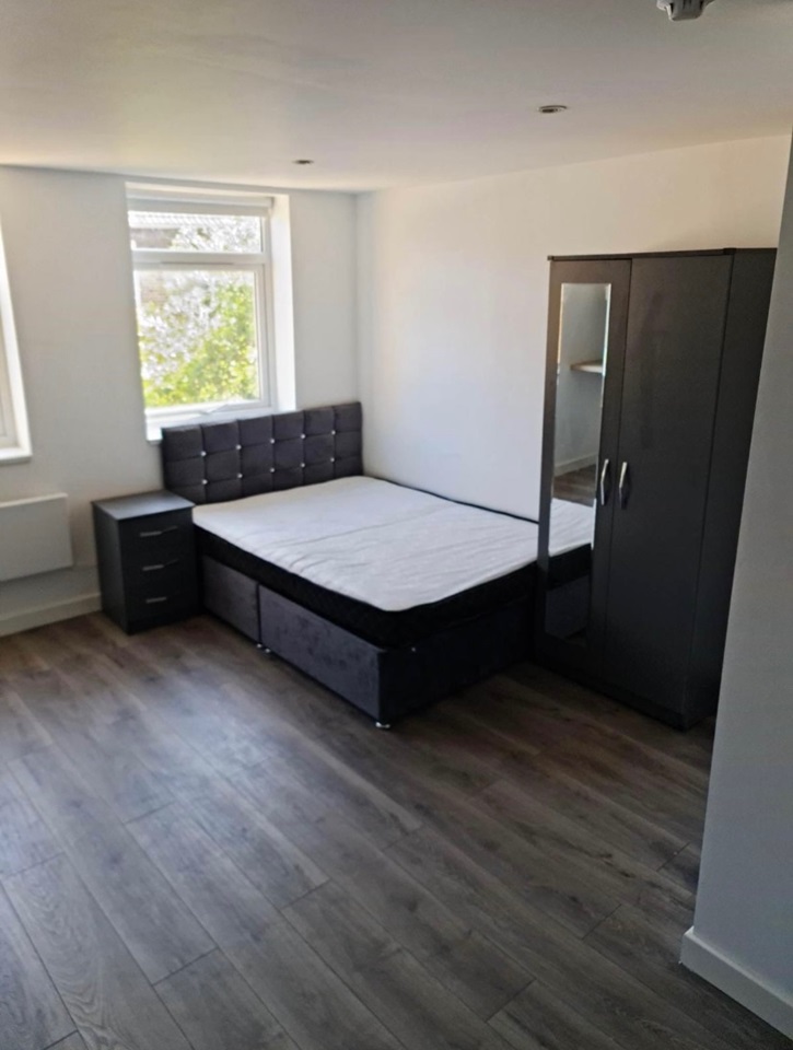 Gravesend Studio Flat, Parrock Street, DA12 To Rent Now for £975.00 p/m