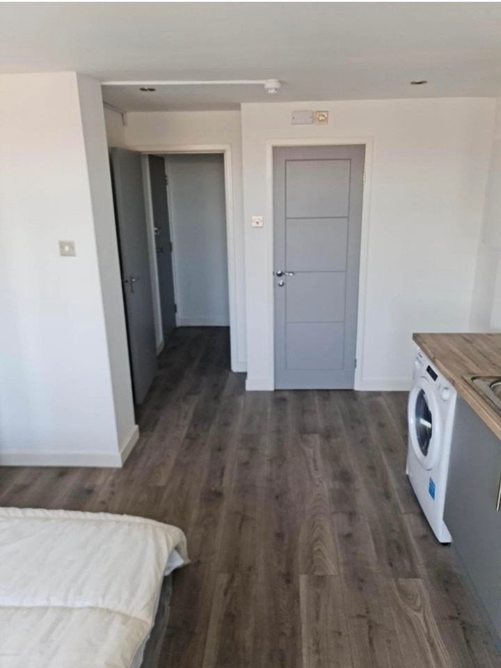 Gravesend Studio Flat, Parrock Street, DA12 To Rent Now for £975.00 p/m