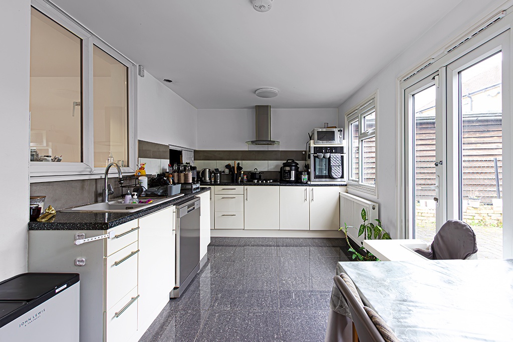 Stanmore 3 Bed SemiDetached House, Charlbury Avenue, HA7 To Rent