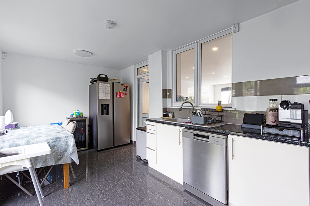 Stanmore 3 Bed SemiDetached House, Charlbury Avenue, HA7 To Rent