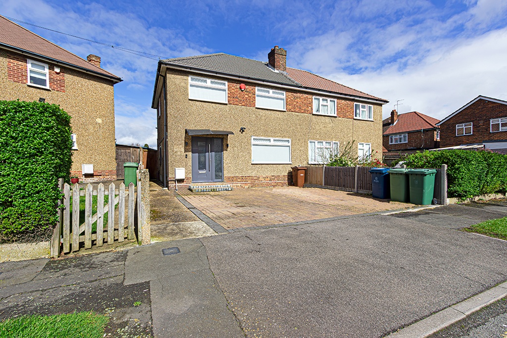 Stanmore 3 Bed SemiDetached House, Charlbury Avenue, HA7 To Rent