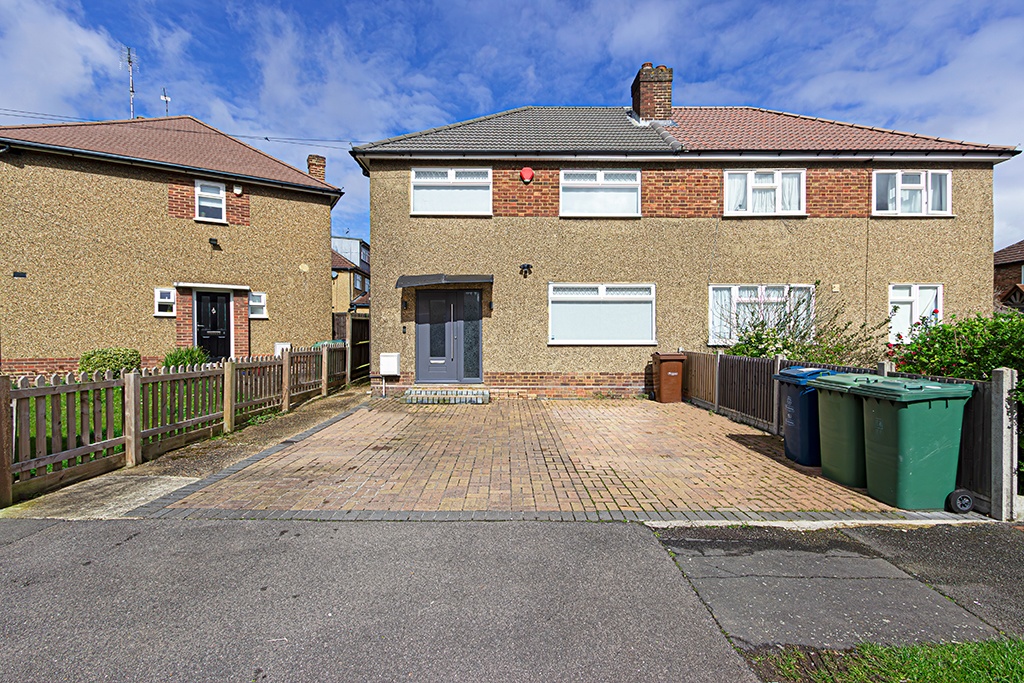 Stanmore 3 Bed SemiDetached House, Charlbury Avenue, HA7 To Rent
