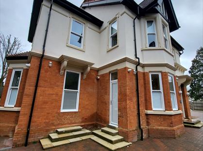 Studio Flat, Redwood Drive, KT19