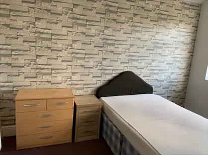Room in a Shared House, Oval Road, B24