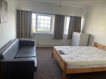 Room in a Shared House, Brecon Close, CR4