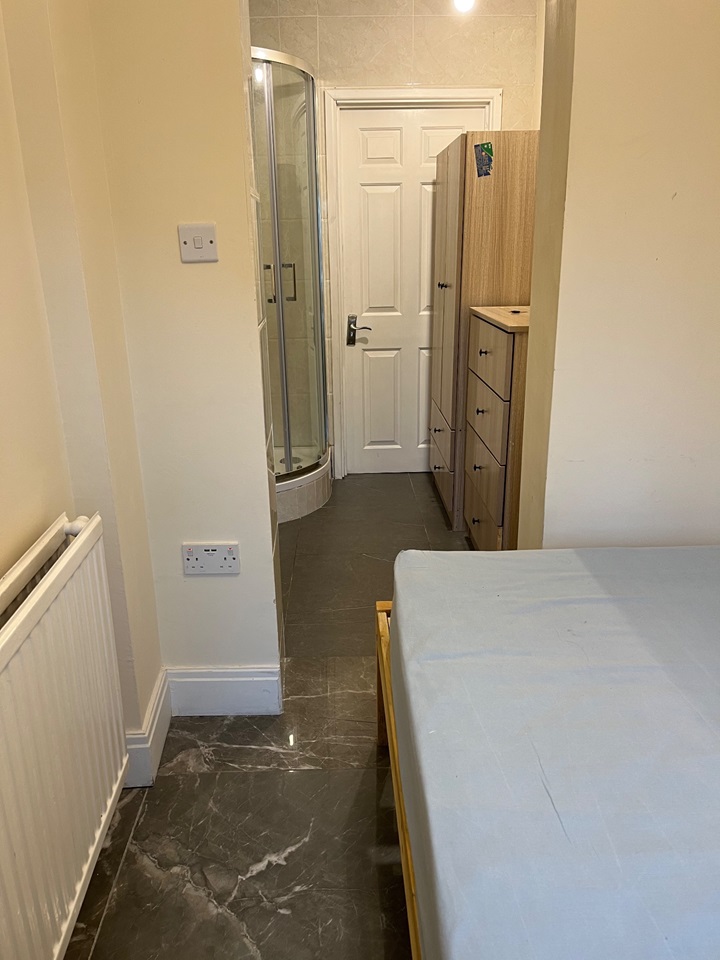 London Studio Flat, Cavendish Road, N4 To Rent Now for £1,320.00 p/m