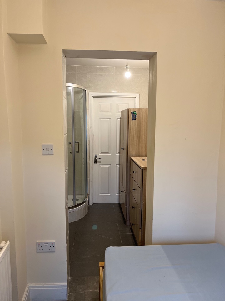 London Studio Flat, Cavendish Road, N4 To Rent Now for £1,320.00 p/m