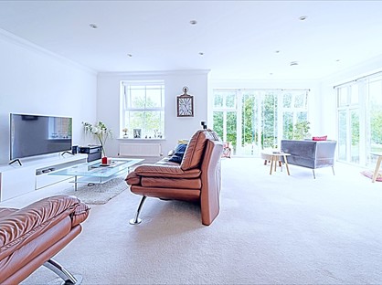 4 Bed Semi-Detached House, Dettingen Crescent, GU16