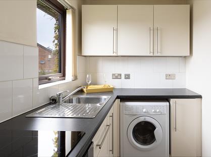 Studio Flat, Honeysuckle Drive, L9