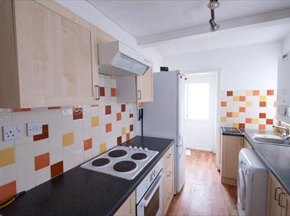 3 Bed Semi-Detached House, Wheeler Avenue, SN2