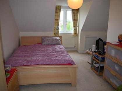 Room in a Shared House, Canterbury Close, KT4