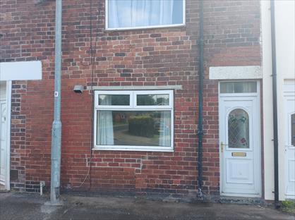 2 Bed Terraced House, Carr Lane, WF9