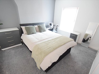 4 Bed Terraced House, Queen Anne St, ST4