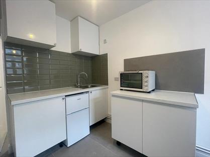 Studio Flat, Kember Street, N1