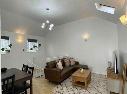 2 Bed Maisonette, Valiant Way, E6