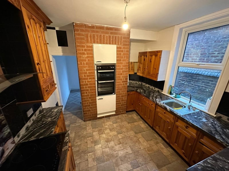 Tividale, Oldbury Room in a Shared House, Dudley Road West, B69 To