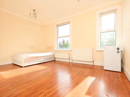 Studio Flat, Bower Lane, ME16