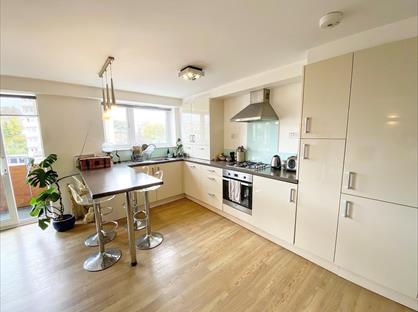1 Bed Flat, Embassy Lodge, N16