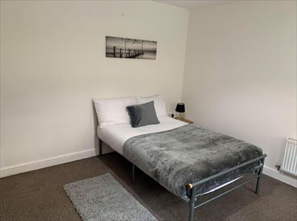 Room in a Shared House, Canal Road, S80