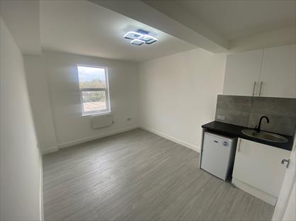 Studio Flat, Staplehurst Road, SE13