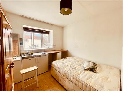 Studio Flat, Islington, N7