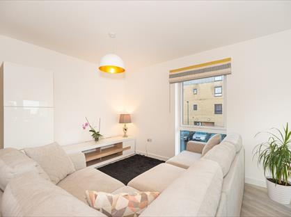 2 Bed Flat, Sweetbriar Avenue, SM5