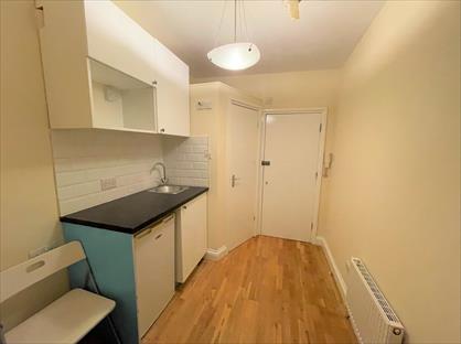 Studio Flat, Linden Gardens, W2